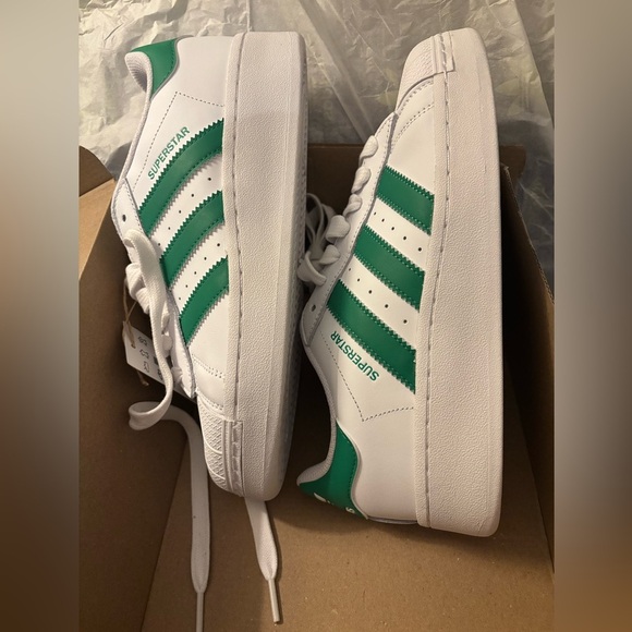 BNWT Adidas Superstar XLG women Shoes – Size 8.5 US – White & Green - Picture 10 of 16